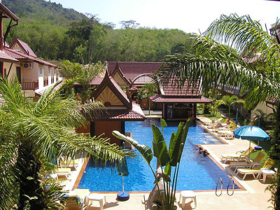 sai roung patong beach swim